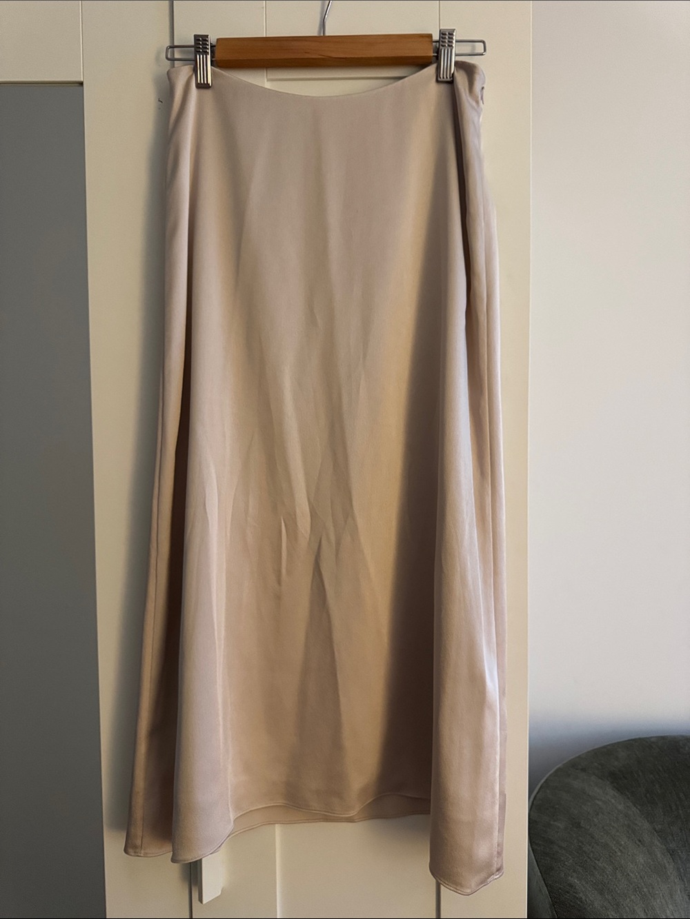 Vince Bias-Cut Satin Skirt in Light Beige crepe - New without tags